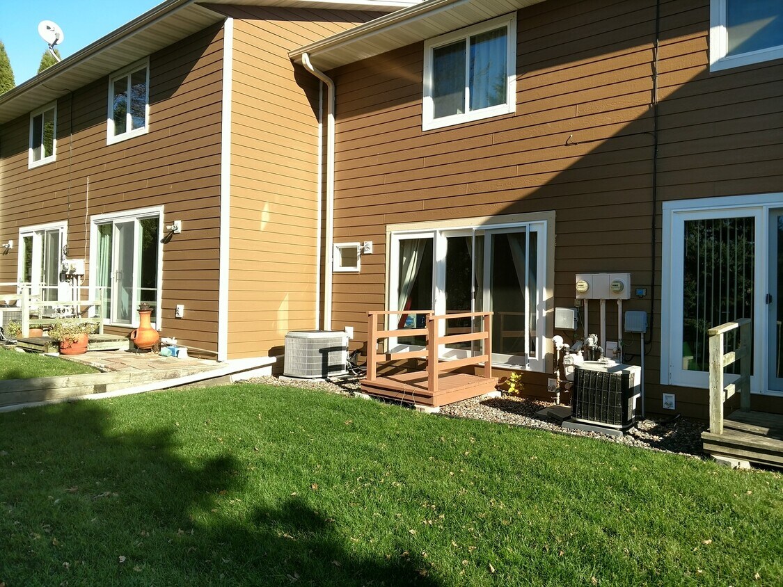 Foto del edificio - 2 br 2 bath t 2 story townhome with full basement