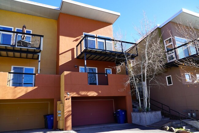 Building Photo - 47 Canyon View Drive