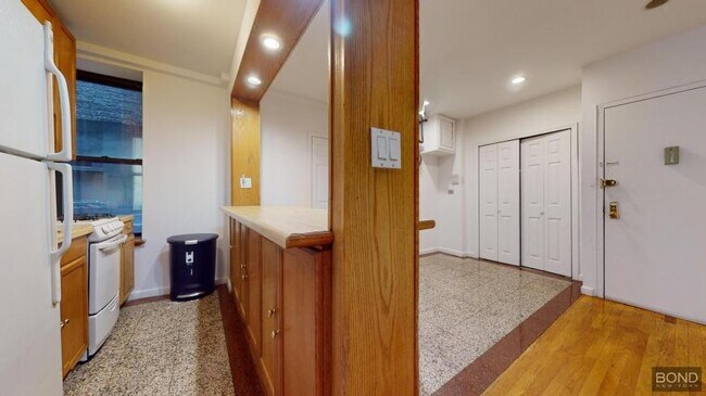 Building Photo - 3 bedroom in Manhattan NY 10003