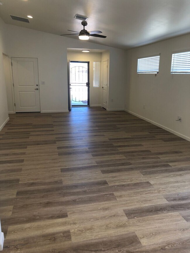 Foto del edificio - 2381 S Clovis Place-