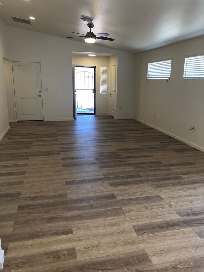 Foto del edificio - 2405 S Clovis Place-