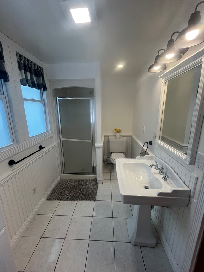 Building Photo - 14 Cherry St