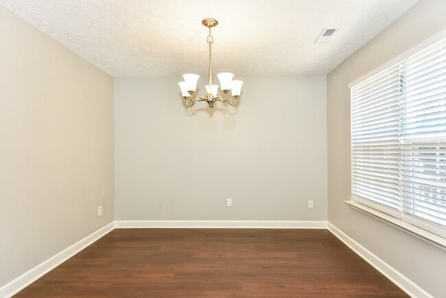 Foto del edificio - 8032 Meadowview Ln