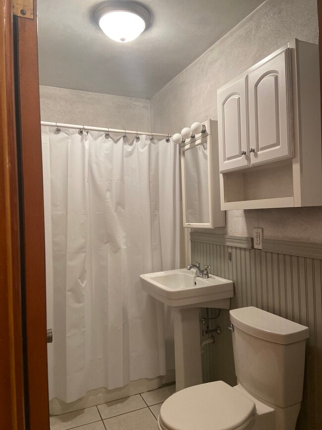 Bathroom - 602 Sellers Ave