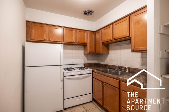 Building Photo - 540 W Roscoe St