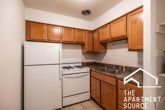 Building Photo - 540 W Roscoe St