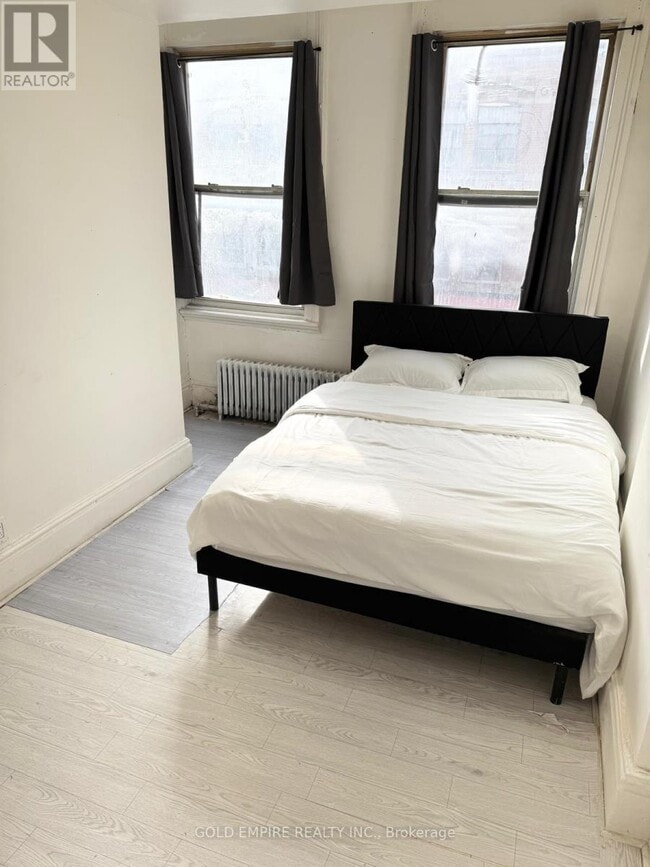 Building Photo - 344 Richmond St