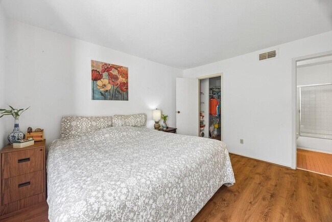 Foto del edificio - 6602 Harbor Town Dr