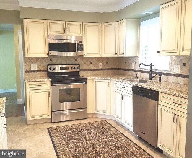 Foto del edificio - 10219 Marshall Pond Rd