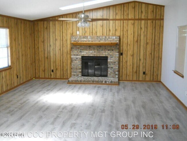 Building Photo - 3 br, 1.5 bath House - 221 Santo Thomas St