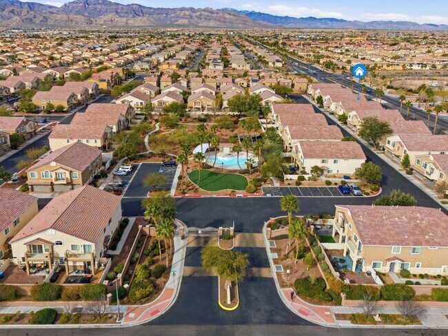 Foto del edificio - GORGEOUS TWO STORY TOWNHOME IN LAS VEGAS