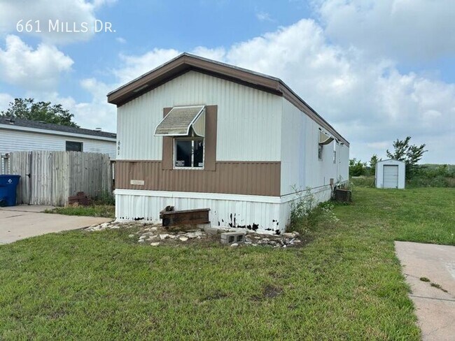 Building Photo - 661 W Mills Dr