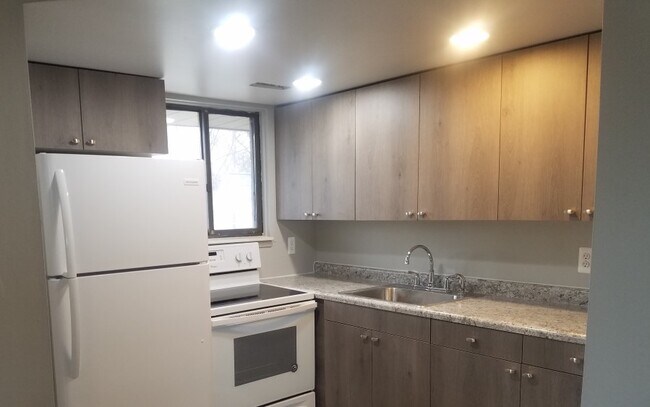 Building Photo - 31 N Lapeer St