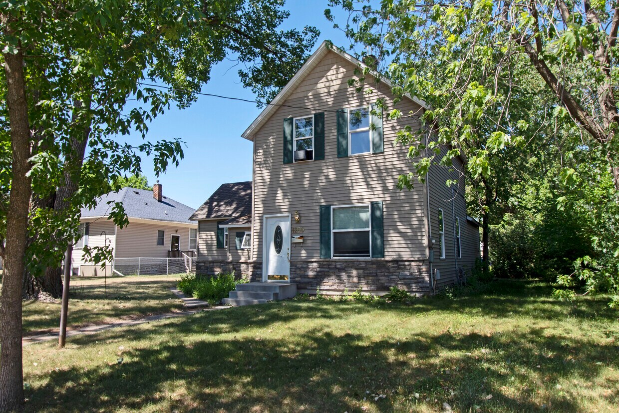 Foto principal - 1209 10th Ave S