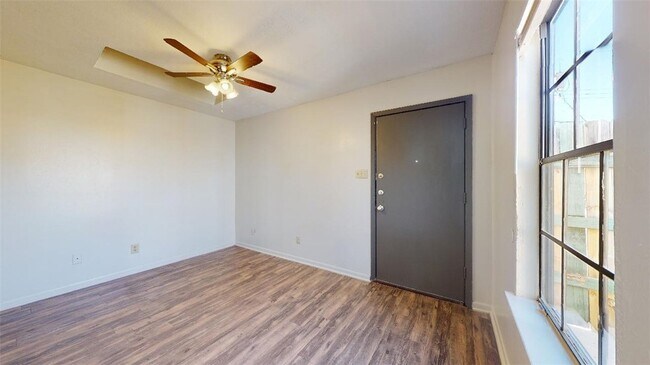 Foto del edificio - 725 Peppertree Dr