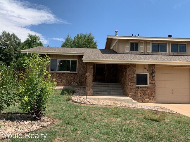 Foto del edificio - 4 br, 3 bath House - 1612 Sudbury Ct