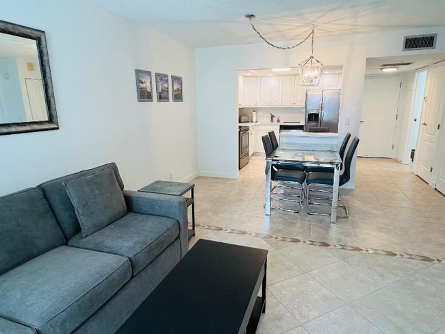 Building Photo - 5440 N Ocean Dr