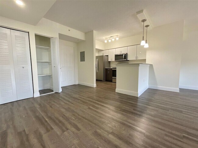 Foto del edificio - 7707 NW 7th St
