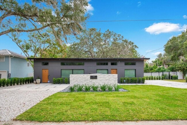 Building Photo - 218 E 8th Ave