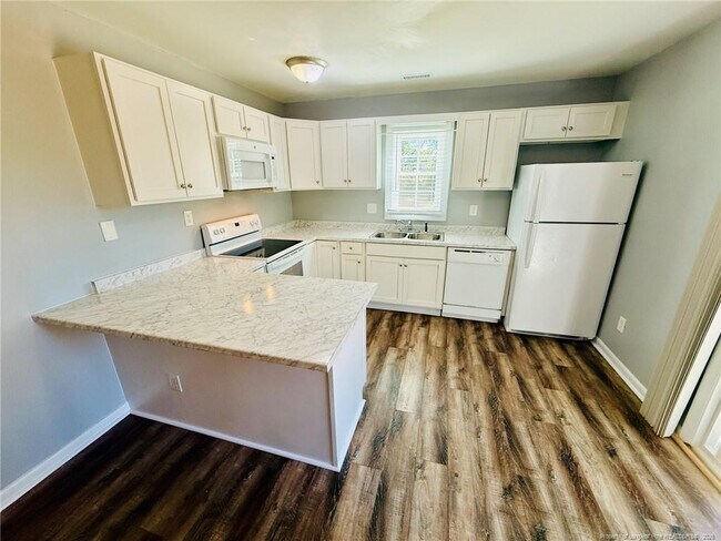 Foto del edificio - 6319 Norton Dr