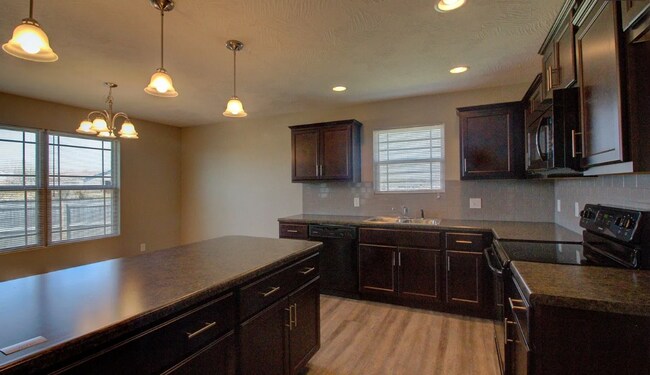 Foto del edificio - Willard School District - 3 bedroom home with a fenced in yard