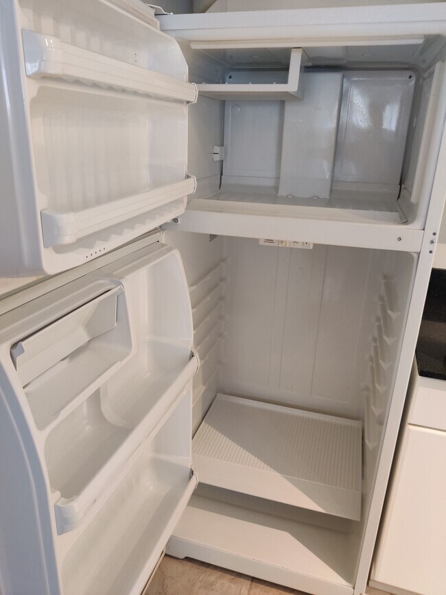 Fridge - 1323 Boren Ave