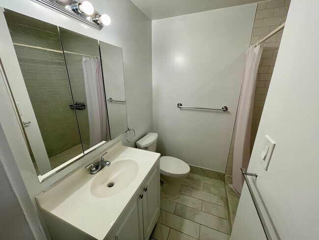 Building Photo - $2850 - beacon hill one bed with modern ki...