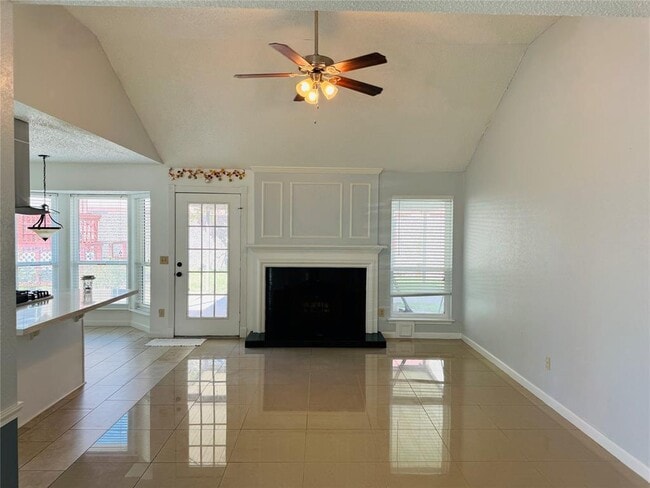 Building Photo - 3015 Country Club Blvd