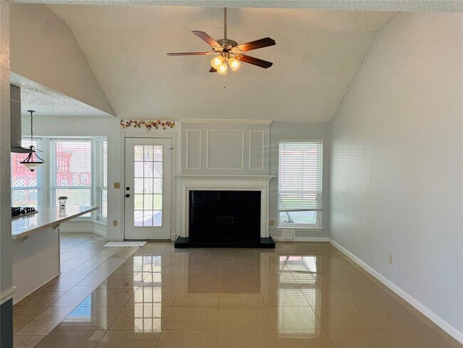 Foto del edificio - 3015 Country Club Blvd