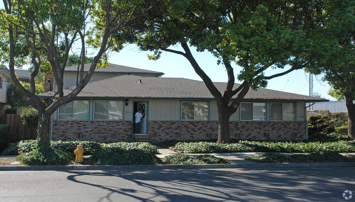 Building Photo - 2124-2126 Aldengate Way