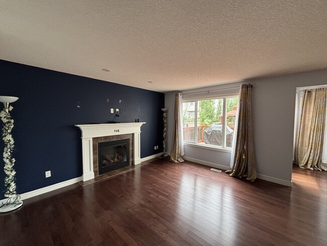 Building Photo - 11721-1116A 16a Ave SW