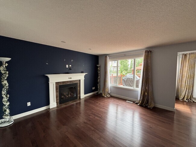 Photo du bâtiment - 11721-1116A 16a Ave SW