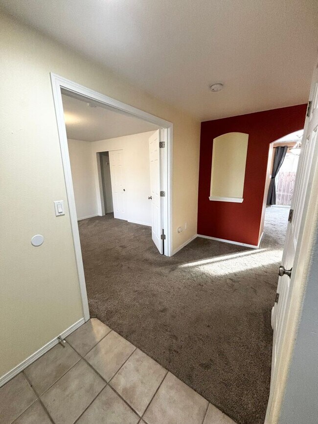 Foto del edificio - SW Bend House Near the Old Mill District, 4 Bdrms, 2.5 baths, A/C, Office/den, Dbl. Garage