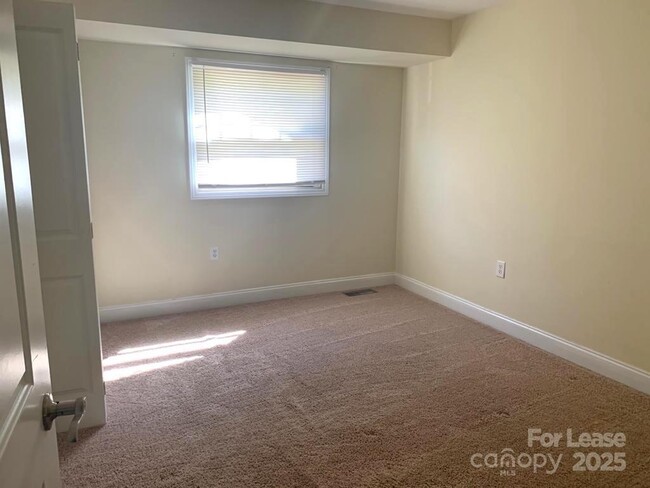 Foto del edificio - 1207 Green Oaks Ln