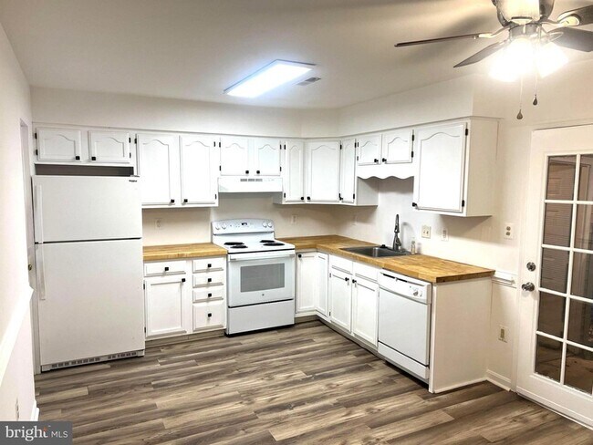 Foto del edificio - 255 Farrell Ln