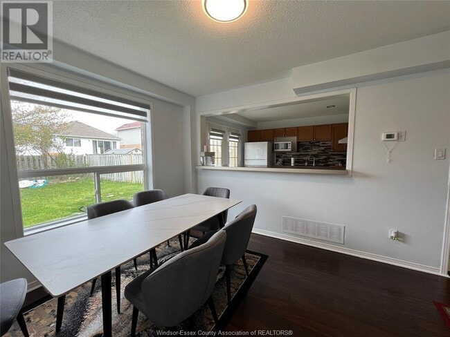 Building Photo - 1010 Silverdale Dr