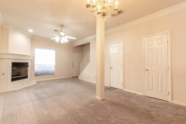 Foto del edificio - Withers Place Townhome!!