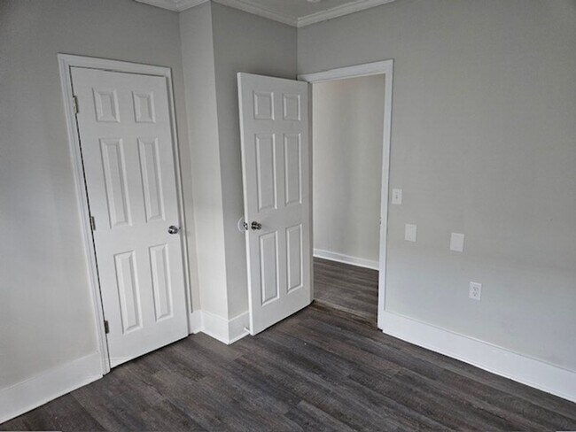 Building Photo - 2BR 1BA Single Family