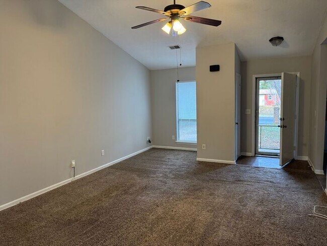 Foto del edificio - T.R. Lawing Realty Property