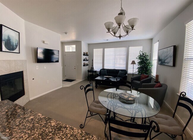 Foto del edificio - 2 br, 2.5 bath Townhome - 16179 East Gedde...