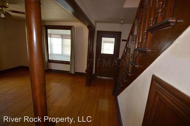 Building Photo - 822 10th Ave N