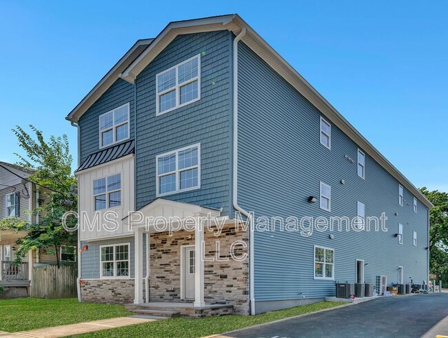 Building Photo - 88 Louis St