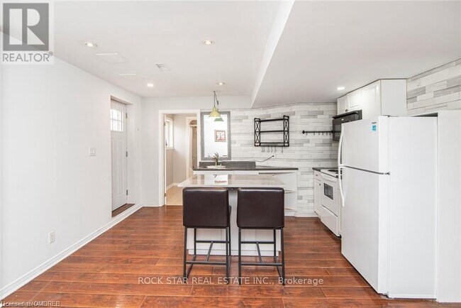 Building Photo - 14 Ormonde Ave