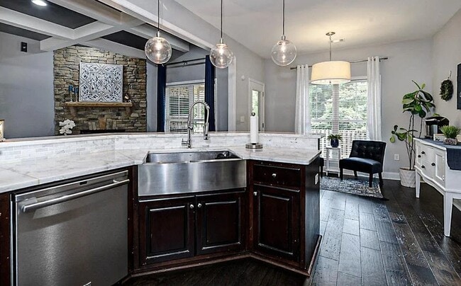 Building Photo - 1537 Magnolia Way