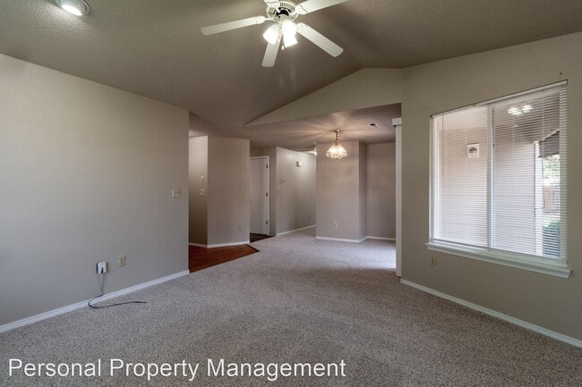 Foto del edificio - 3 br, 2 bath House - 7703 NE 56th Street