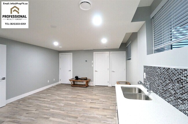 Building Photo - 9808 159 St NW