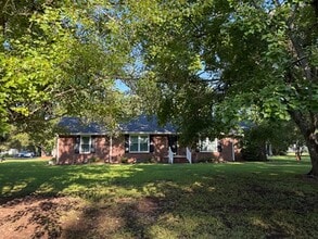 Building Photo - 124 Rock Creek Dr S
