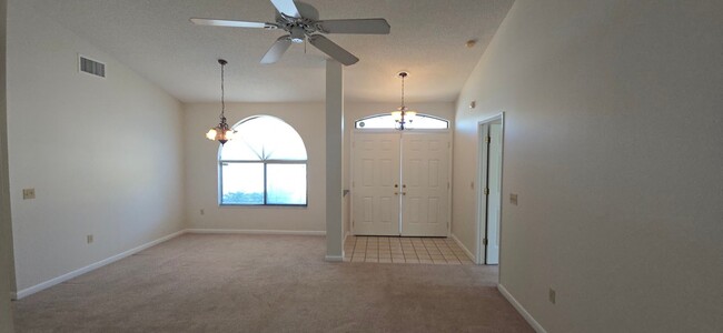 Foto del edificio - 3 Bed, 2 Bath, 2 Car garage.
