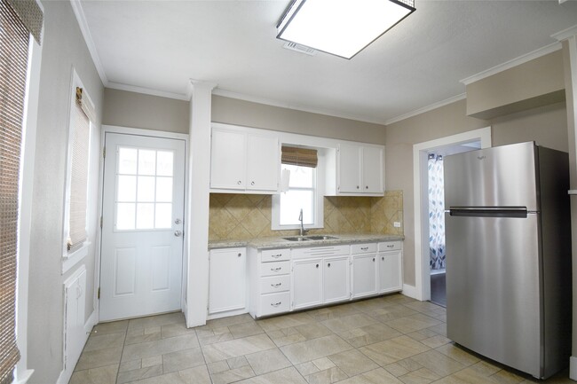 Foto del edificio - 407 N Chappell Hill St