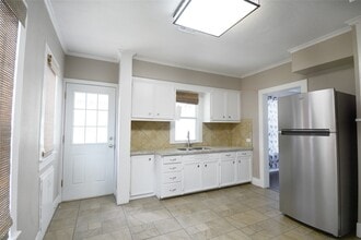 Building Photo - 407 N Chappell Hill St